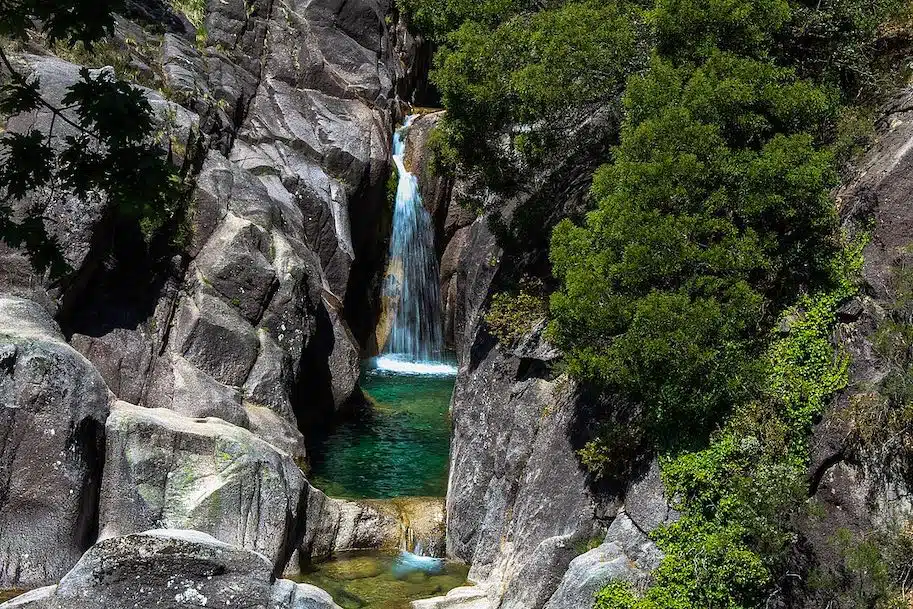 Cascata_do_Arado,_Gerês