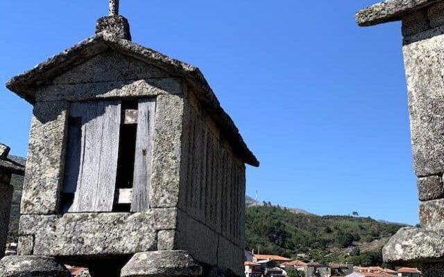 espigueiros de soajo e lindoso nos geres