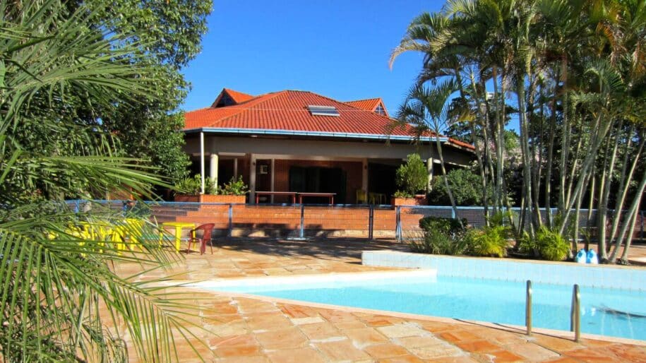 casa com quadra de volei piscina e churrasqueira em foz do iguaçu