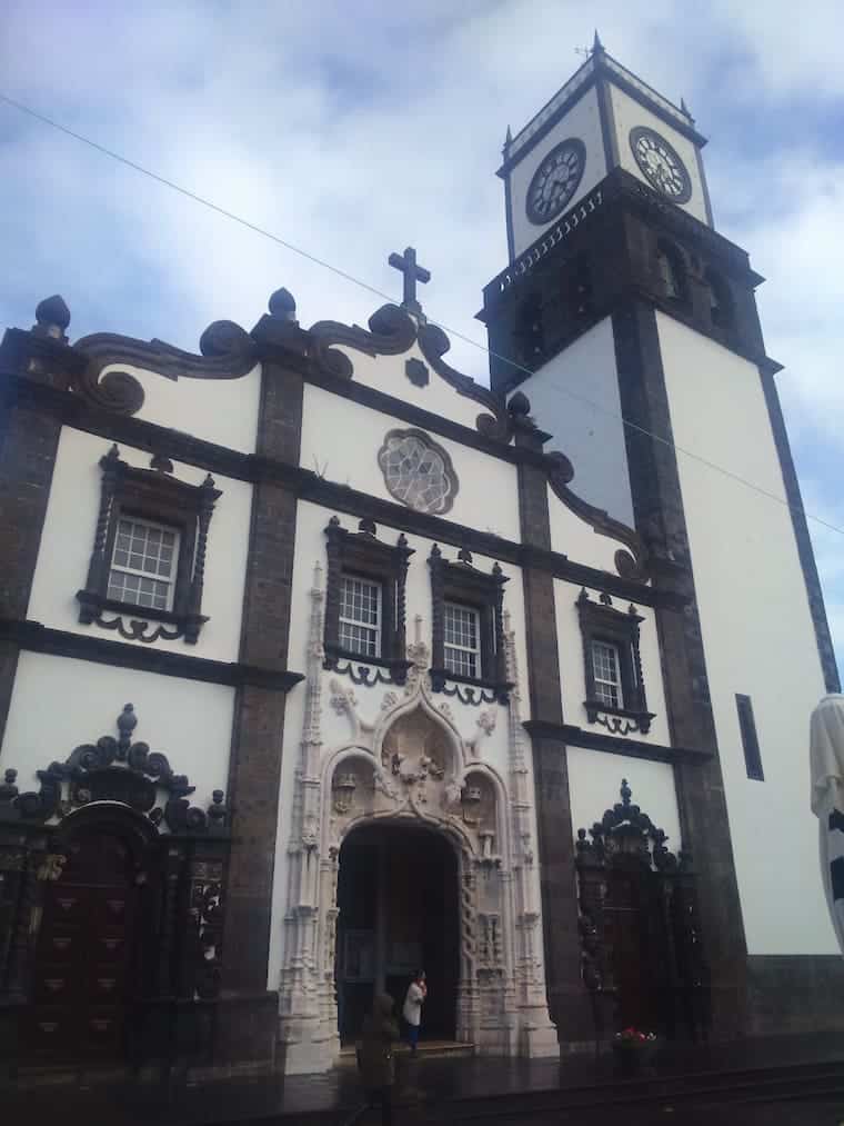 o-que-fazer-em-ponta-delgada-acores-igreja