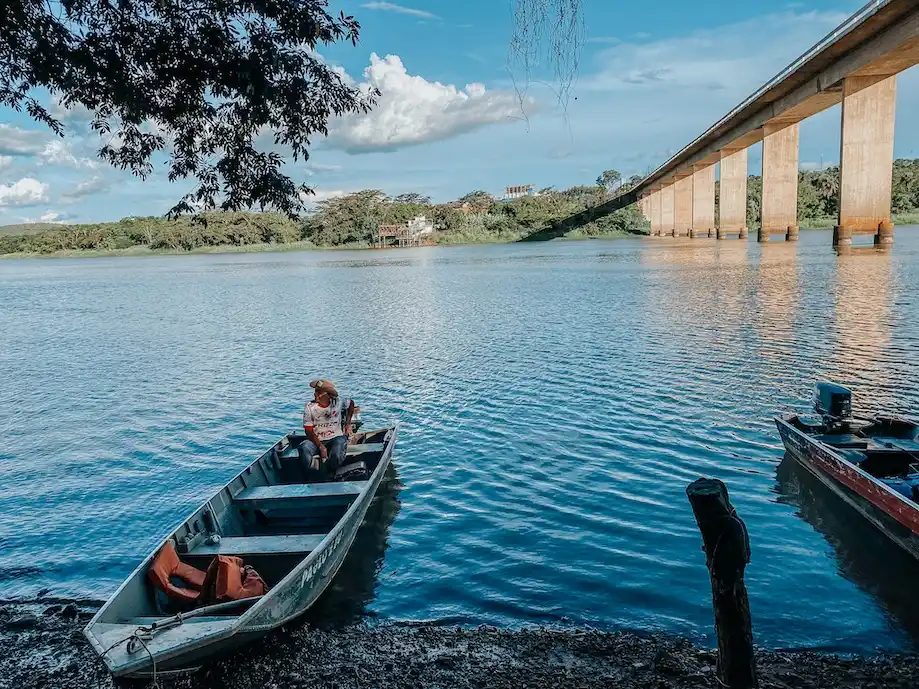 passeio de barco pelo rio São Francisco em Três Marias