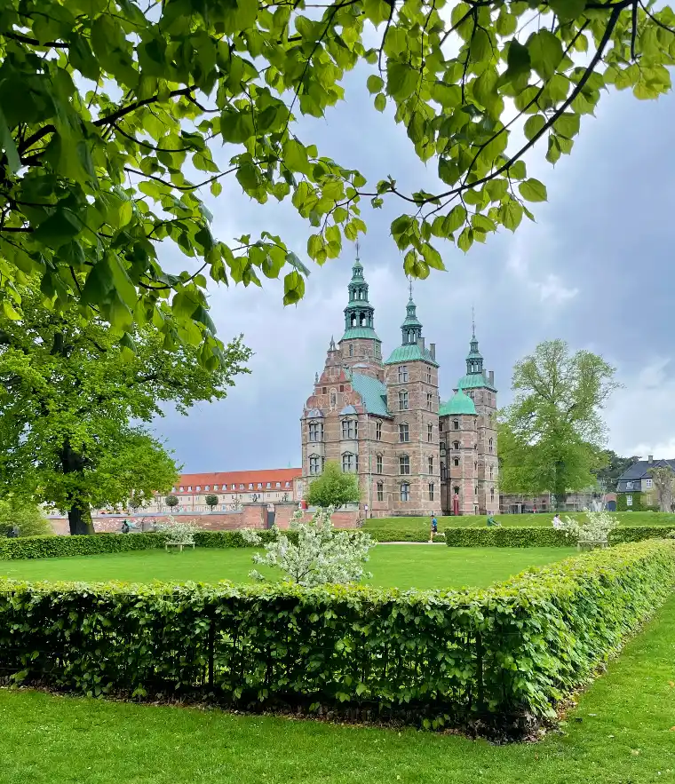 Pontos turísticos de Copenhague castelo de rosemburg e jardins do rei
