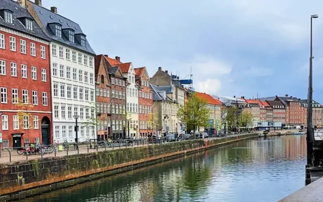 canal no centro - onde ficar em copenhague dinamarca