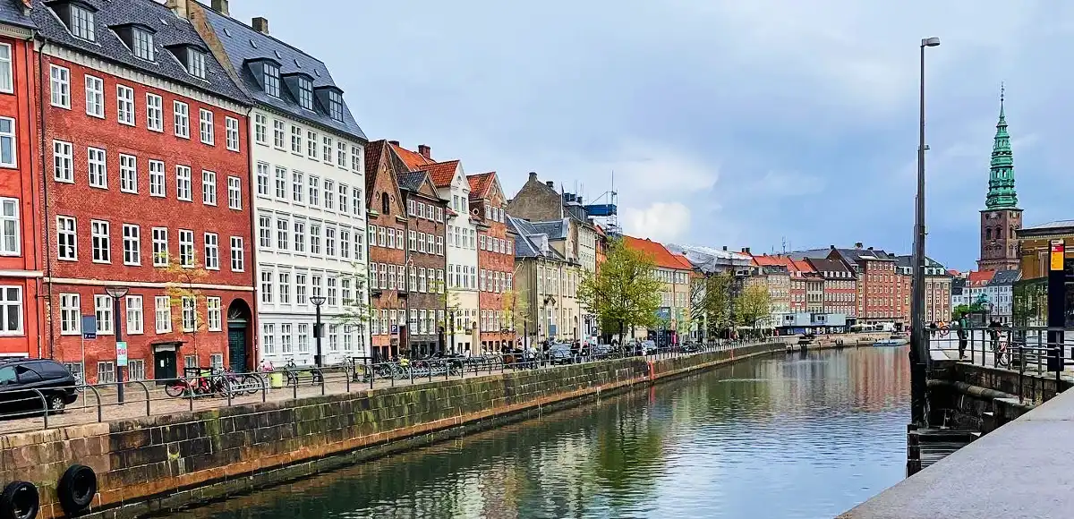 canal no centro - onde ficar em copenhague dinamarca