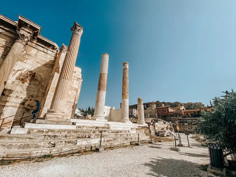 O que fazer em Atenas: Imagem da entrada da Biblioteca de Adriano