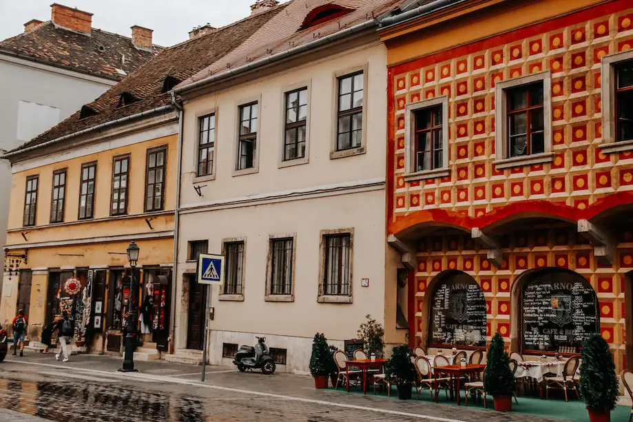 Ruas históricas de Budaver, o distrito o Castelo, uma boa opção onde ficar em budapeste
