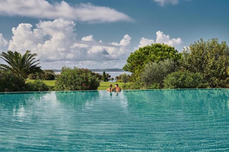 hotel na praia em zadar piscina infinita