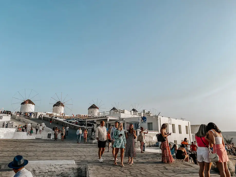 O calçadão de Chora fica perto de grande parte dos hotéis no centro histórico de Mykonos, uma das melhores regiões onde se hospedar na ilha