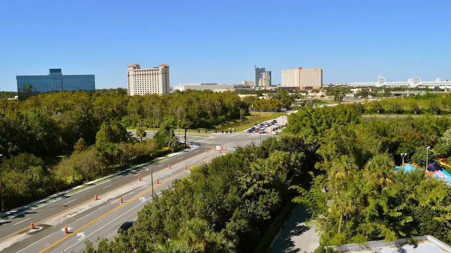 Foto aérea da International Drive, um dos melhores lugares onde ficar em Orlando