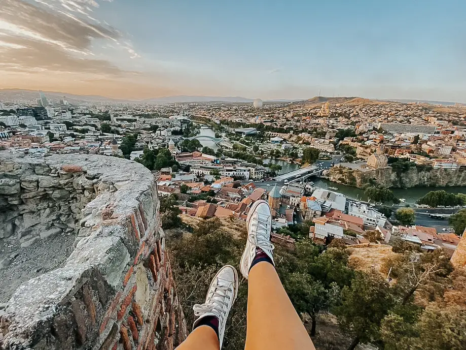 Vista do centro histórico de Tbilisi a partir da Fortaleza Narikala