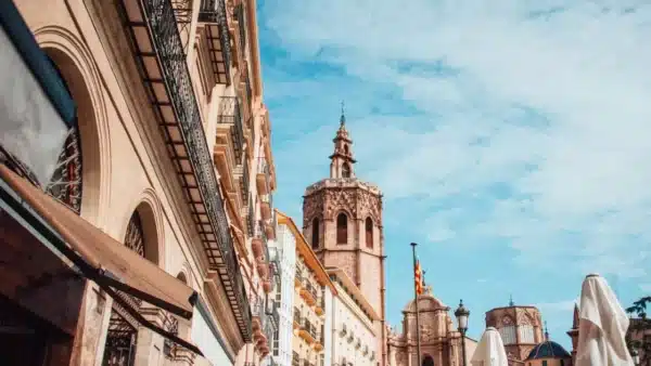 Prédios do centro histórico de Valencia, na Espanha. Essa é a melhor região onde ficar em Valência.