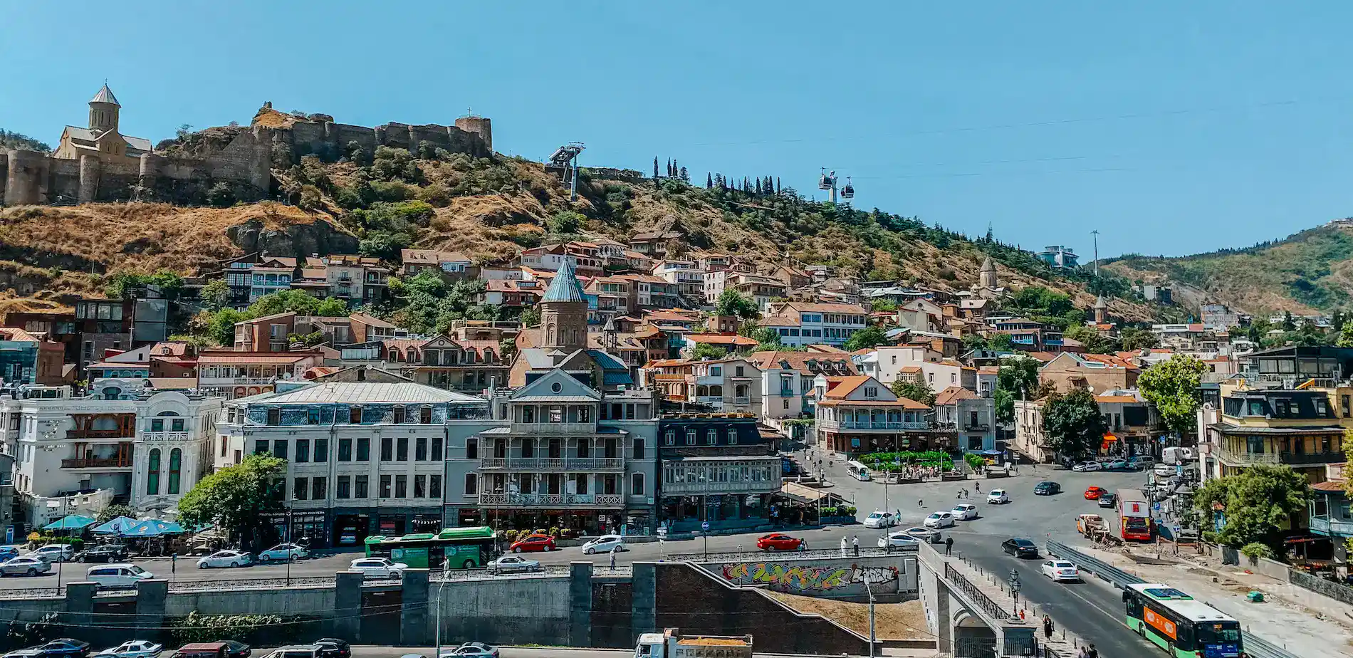 Onde ficar em Tbilis: vista para o centro histórico da cidade