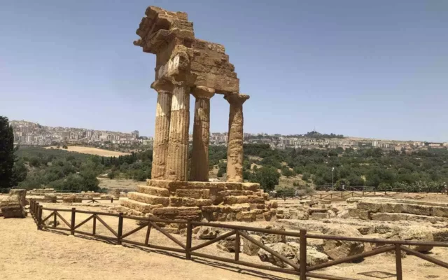 onde ficar em agrigento (imagem da ruína dos templos gregos)