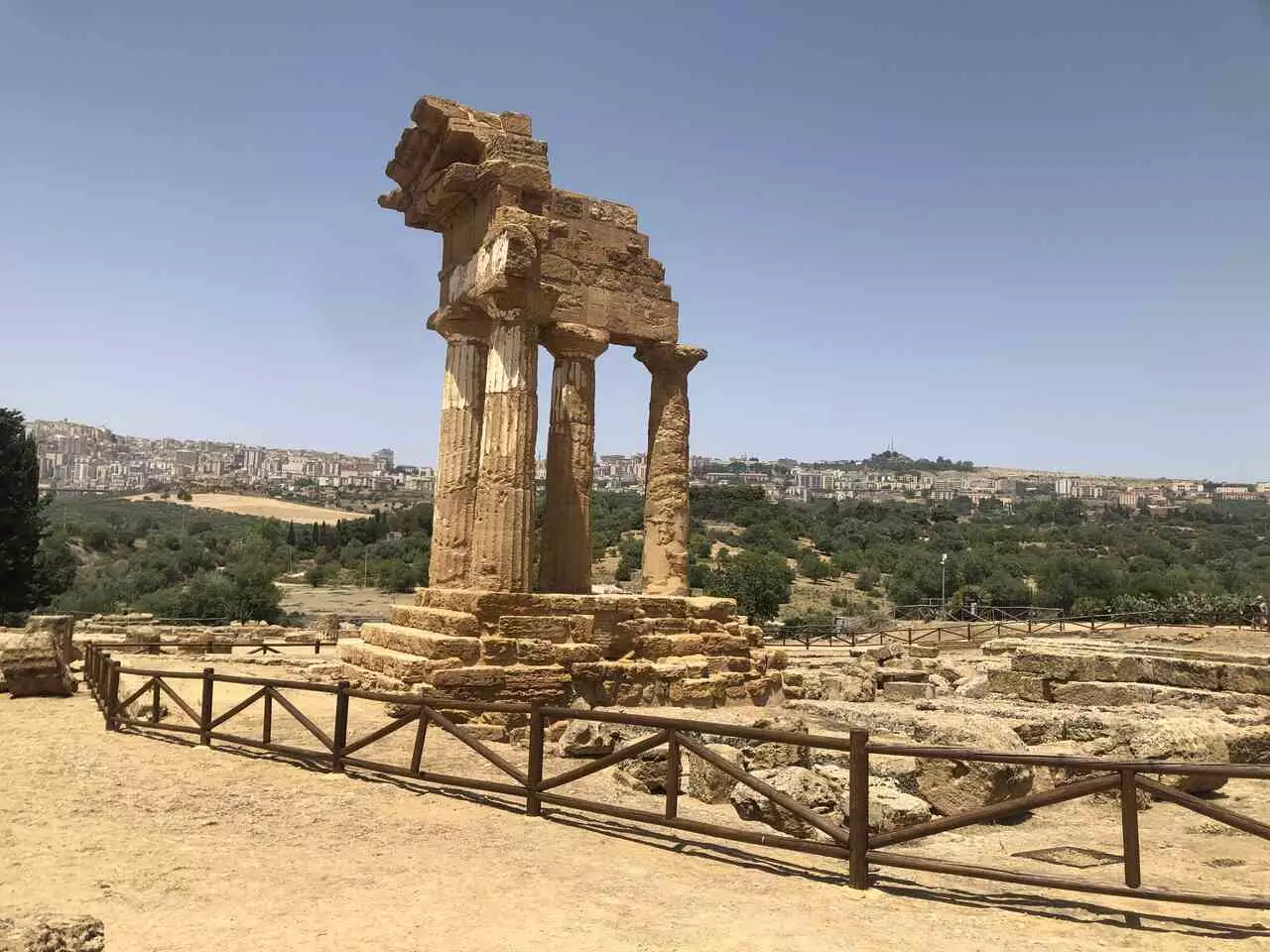 onde ficar em agrigento (imagem da ruína dos templos gregos)