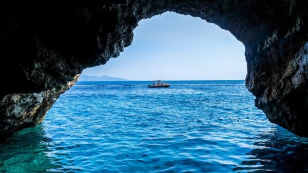 praia barco pedra zakynthos grecia