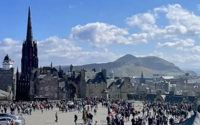 onde-ficar-em-edimburgo-vista-do-castelo