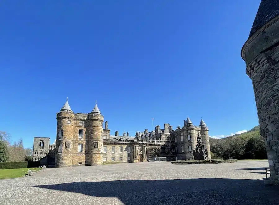 Principais pontos turisticos de edimburgo palacio de holyrood house