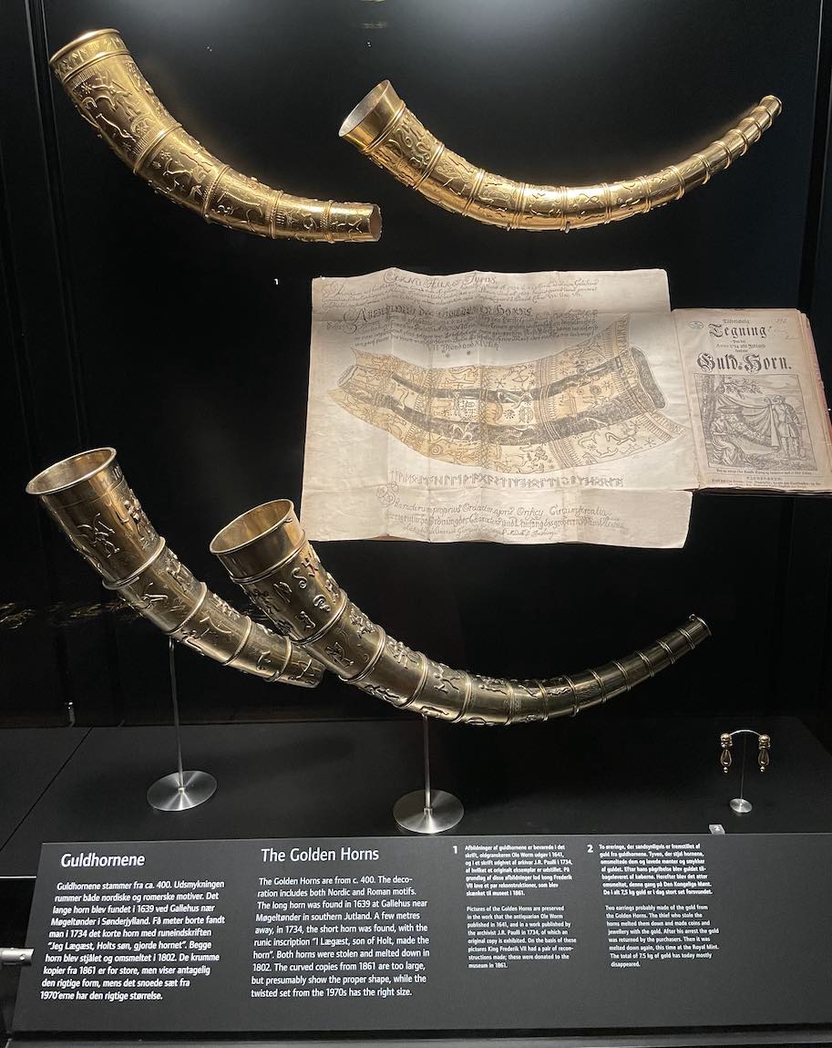 the golden horns na exposicao do museu nacional da dinamarca