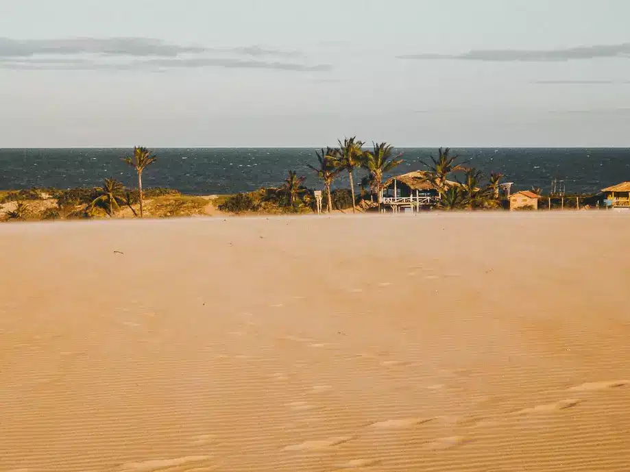 Dunas de Itaúnas e vista para a praia