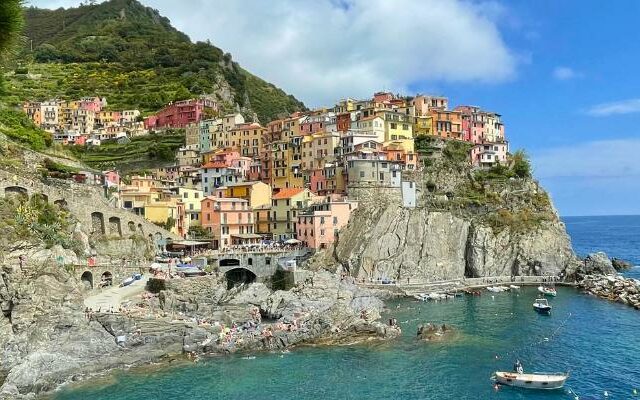 onde ficar em cinque terre vista da vila na beira do mar