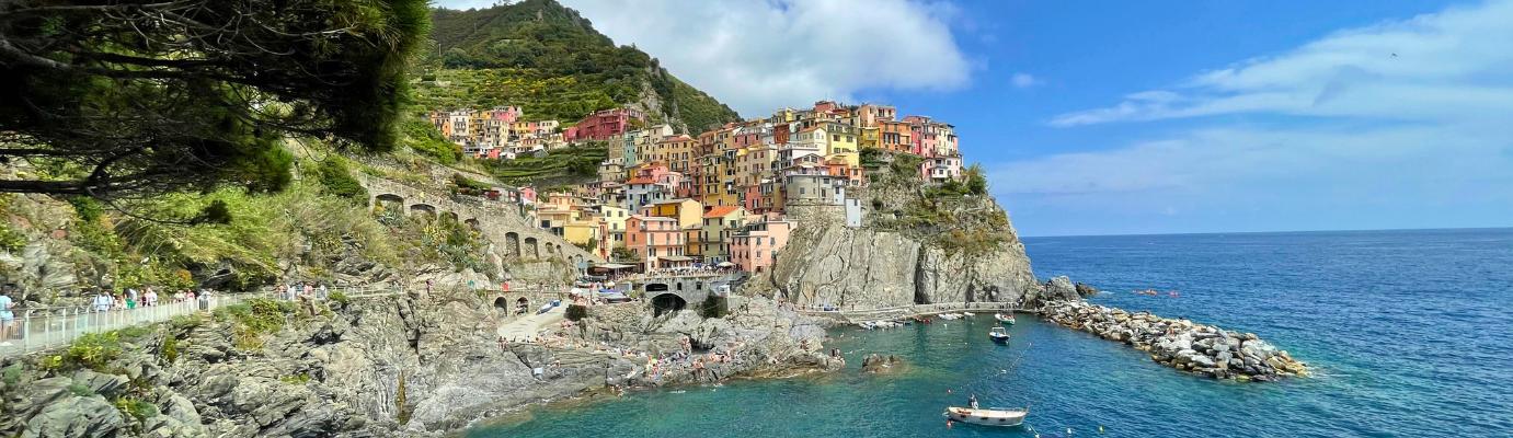 onde ficar em cinque terre vista da vila na beira do mar