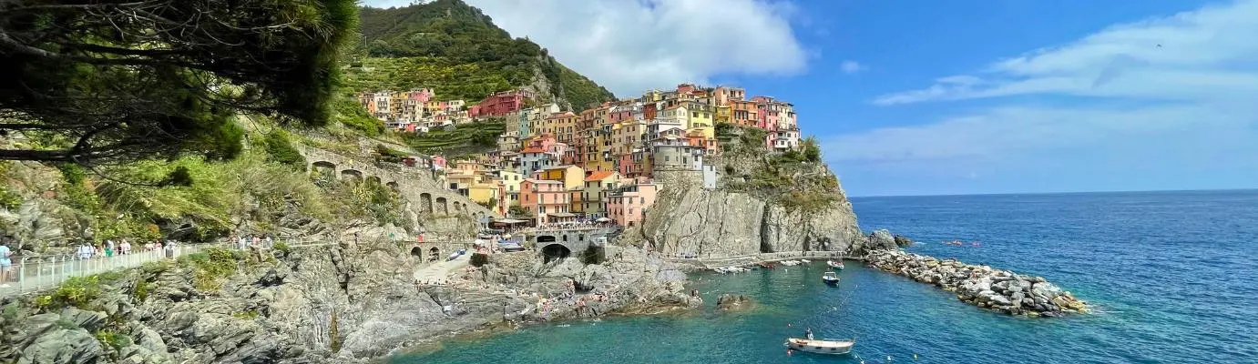 onde ficar em cinque terre vista da vila na beira do mar