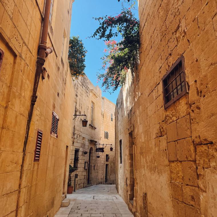 Rua estreita medieval em Mdina Malta