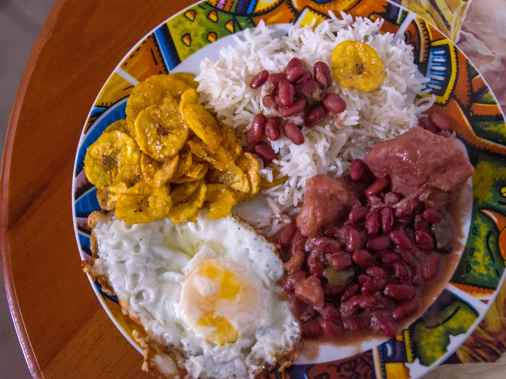 Prato de comida típica de cuba
