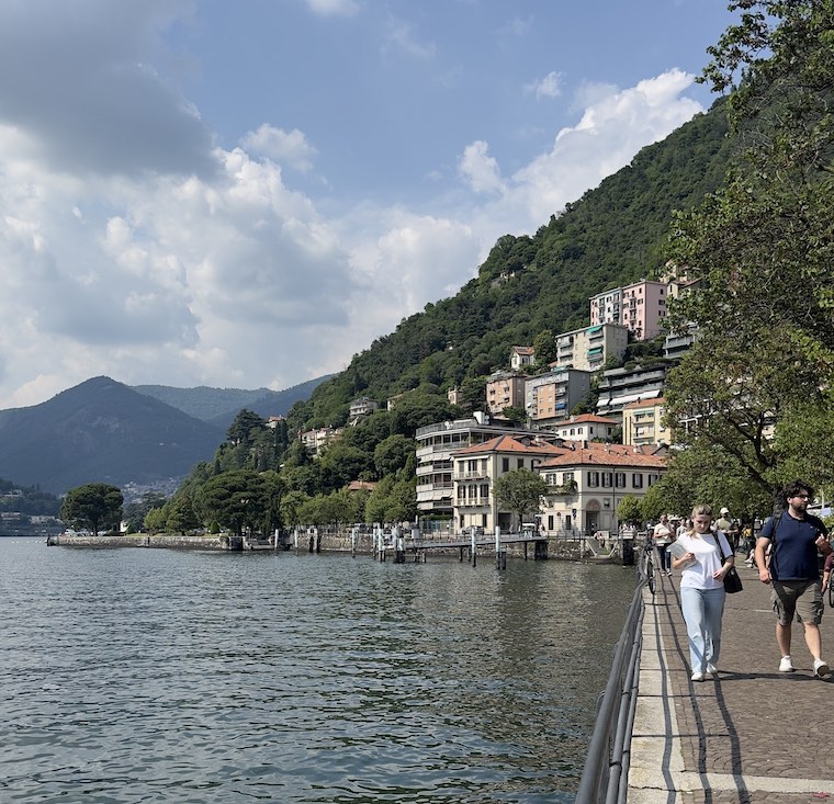 lungolago de como