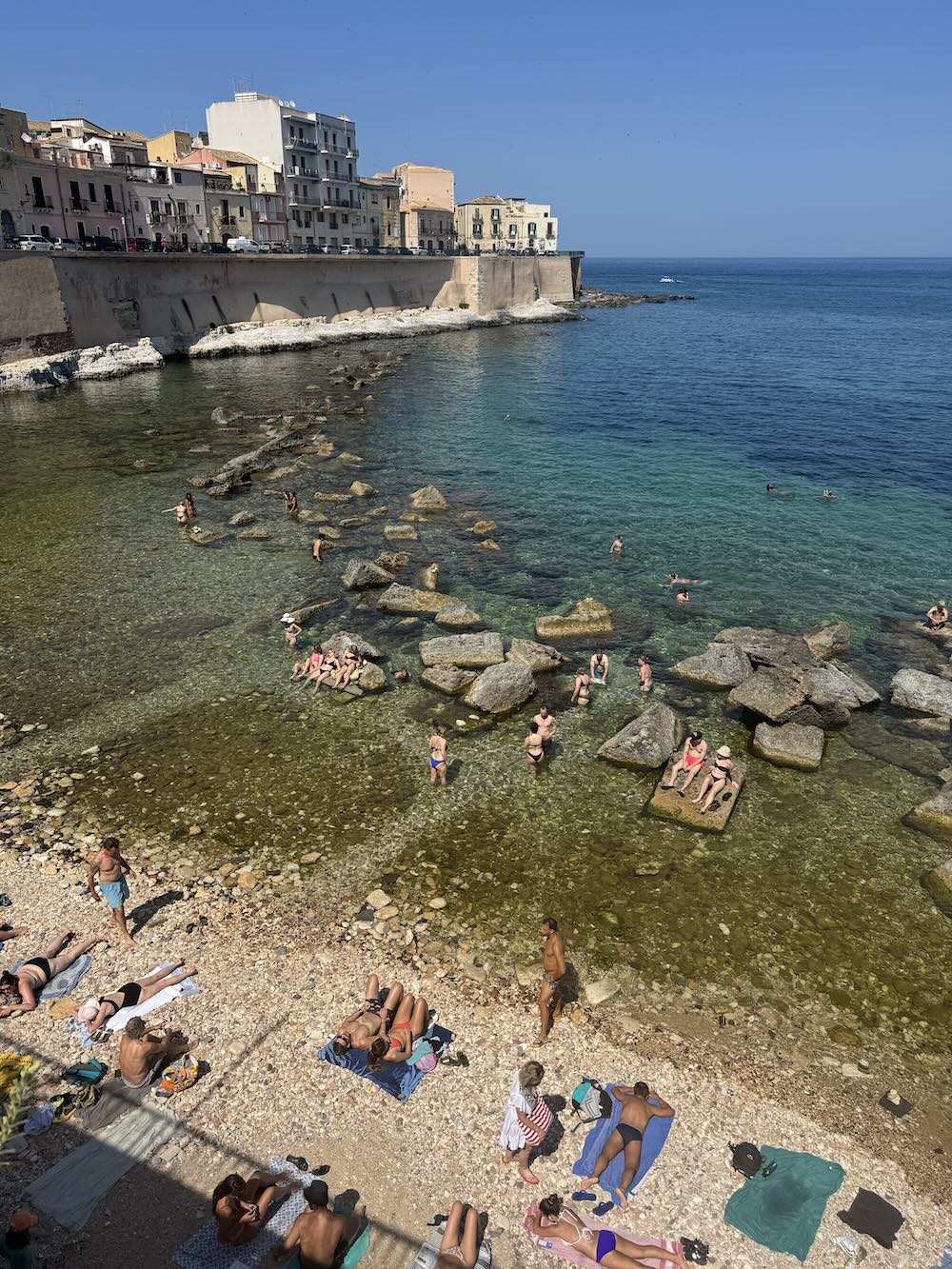 praia de pedrinhas em siracusa italia