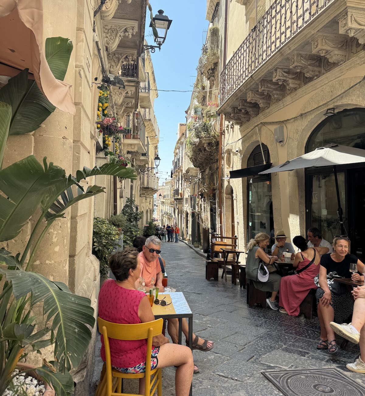 ruela de restaurantes em siracusa sicilia