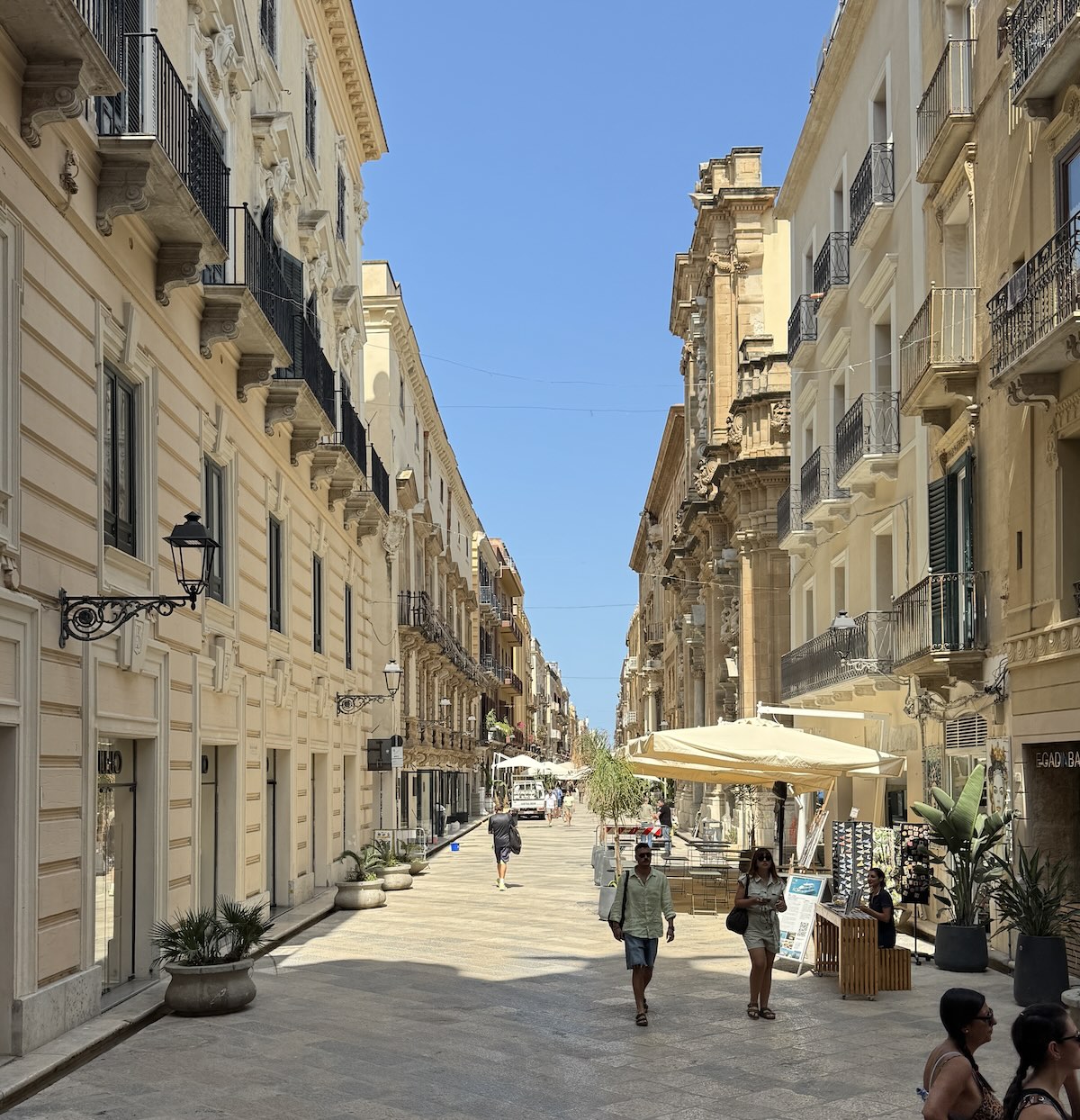 avenida em trapani na sicilia