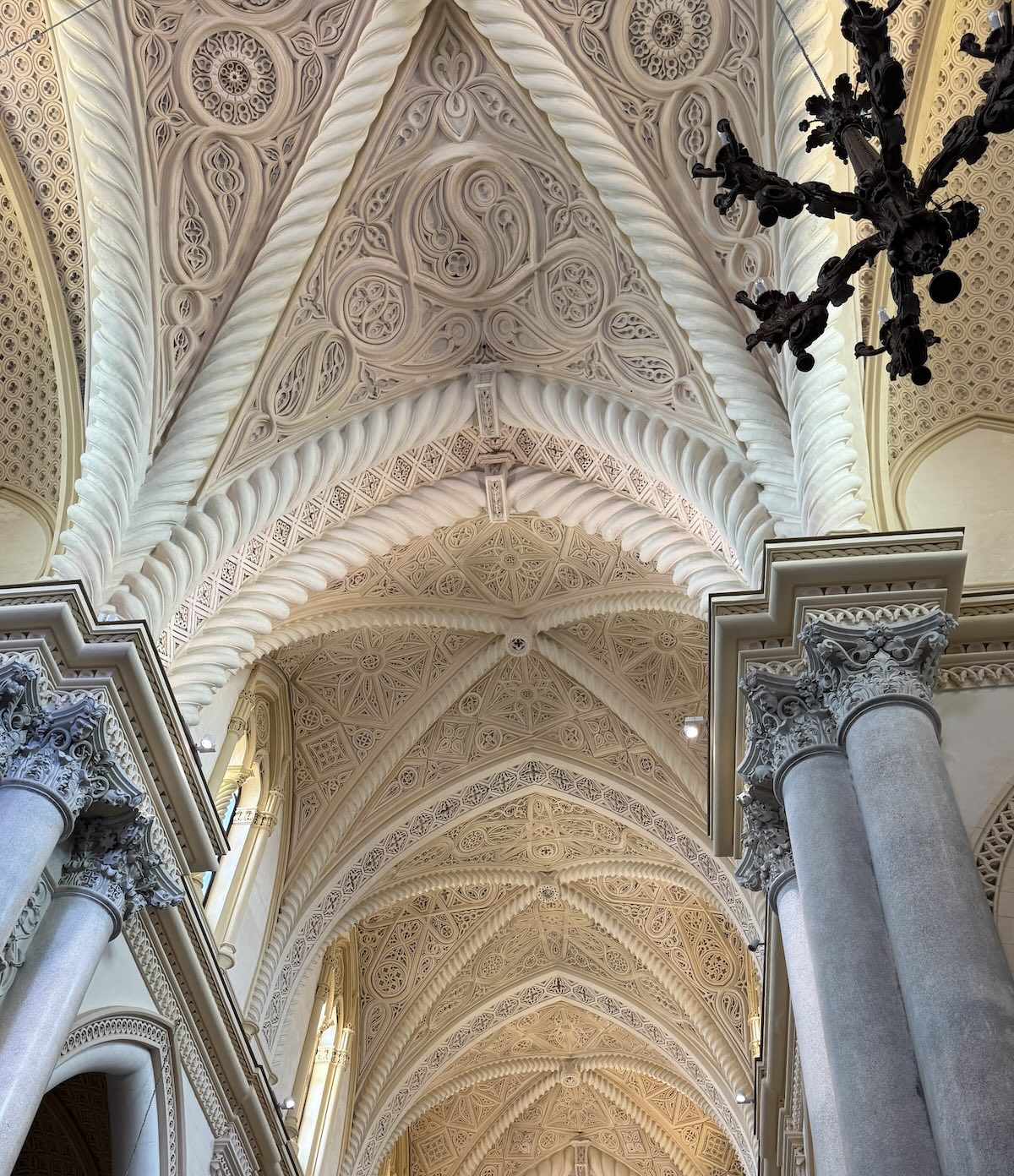 dentro da Chiesa Madre em erice