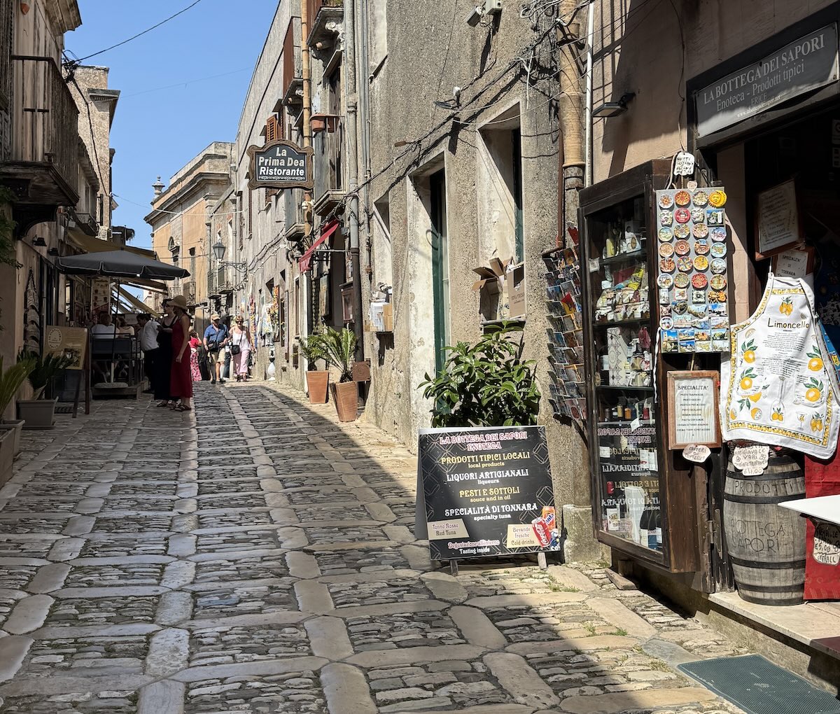 ruela medieval em erice