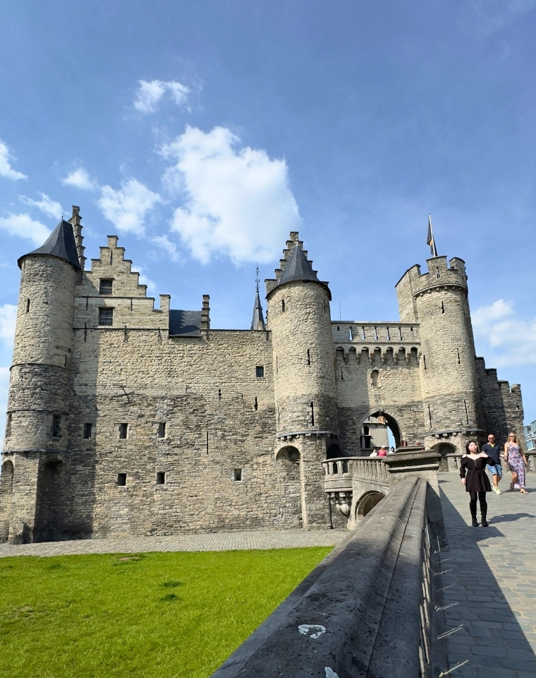castelo het steen estacao central de antuerpia