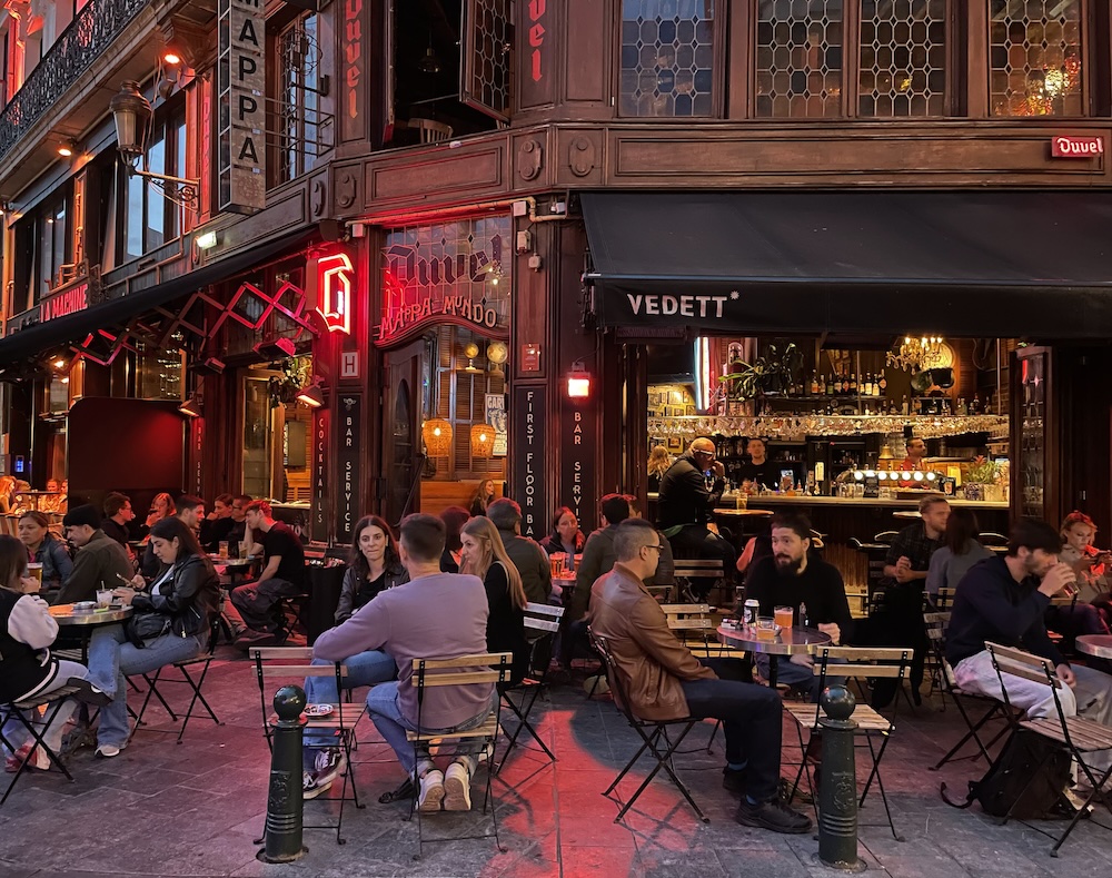 tipico cafe belga vida noturna na belgica mappa mundo bruxelas